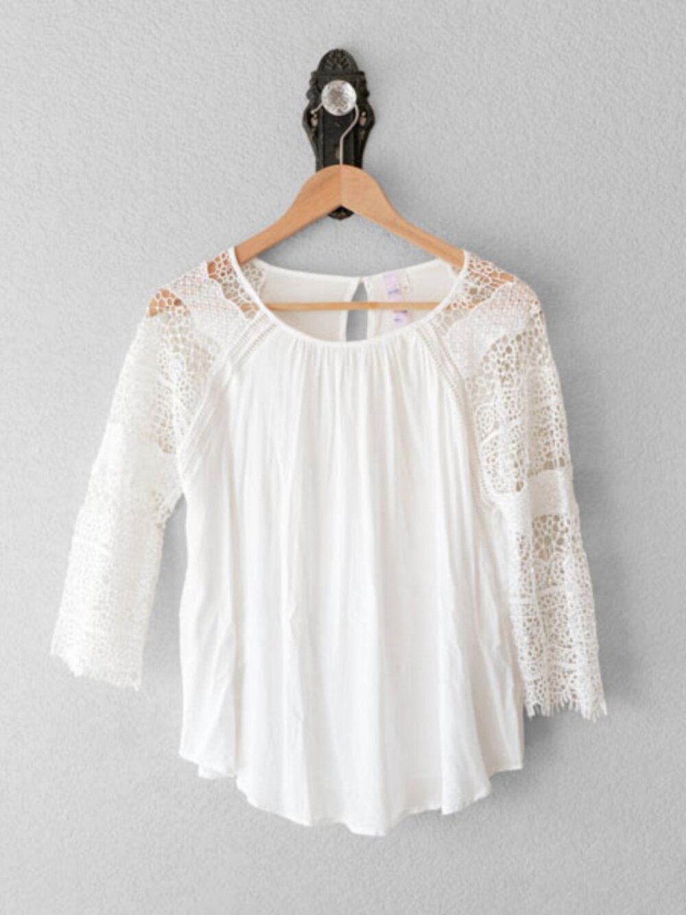 Alya White Lace Sleeve Boho Peasant Top Medium Anthropologie Style
